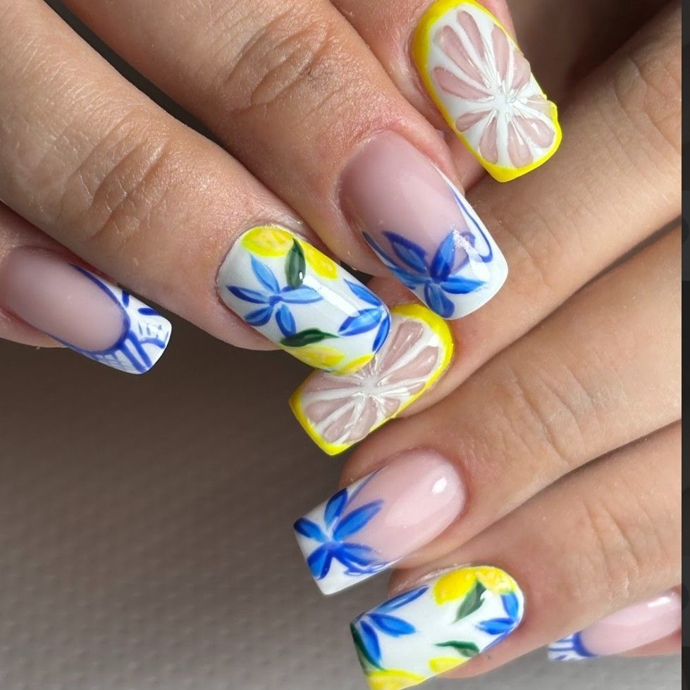 Manicure ze zdobieniem cytrynowym